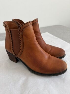 PIKOLINOS Andorra Chelsea Leather Ankle Booties with Stitched Trim